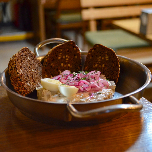 Що спробувати у Вінниці: 10 локальних страв від копченої вишні до пивної юшки