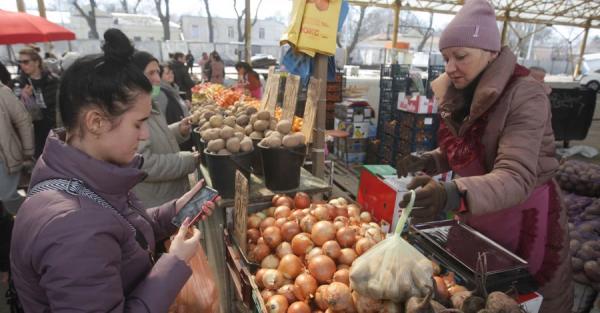 Якими будуть ціни на тепличні овочі та чому дорожчає волоський горіх