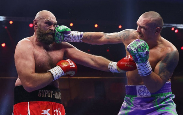 Усик прокоментував можливість третього бою з Ф’юрі Усик прокоментував можливість третього бою з Ф’юрі