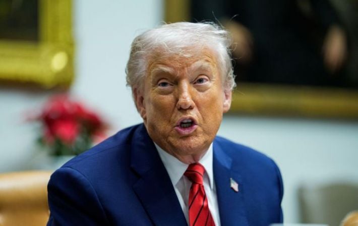 Трамп публично признал, что покупает обувь своим министрам: что известно о странном правиле