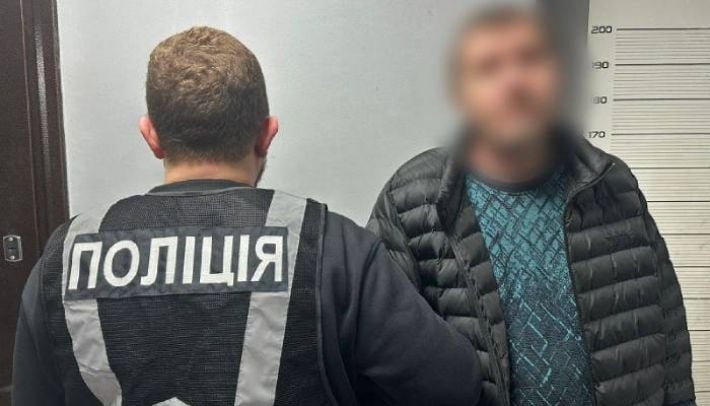 «Нашёл на улице»: полиция Запорожья задержала мужчину за незаконное хранение оружия и боеприпасов