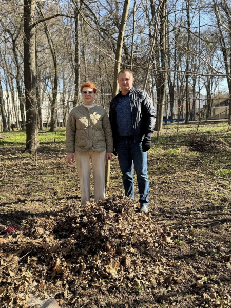 Вінничани прибрали парк біля лікарні Ющенка, що в мікрорайоні Поділля