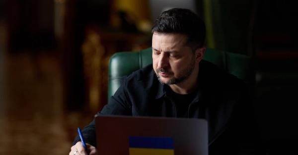 Зеленський продовжив військовий збір на три роки після війни Зеленський продовжив військовий збір на три роки після війни