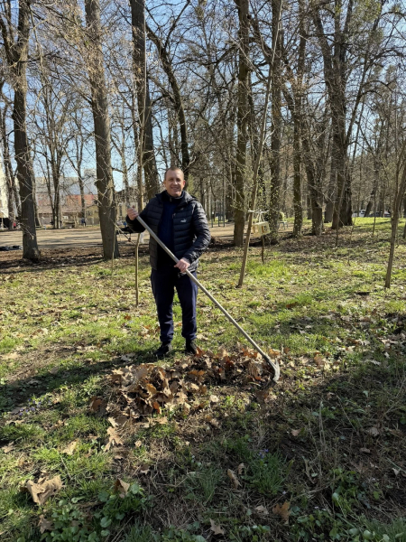 Вінничани прибрали парк біля лікарні Ющенка, що в мікрорайоні Поділля