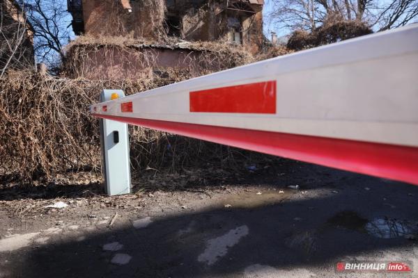 У Вінниці демонтують незаконні шлагбауми та паркувальні бар&rsquo;єри: список адрес