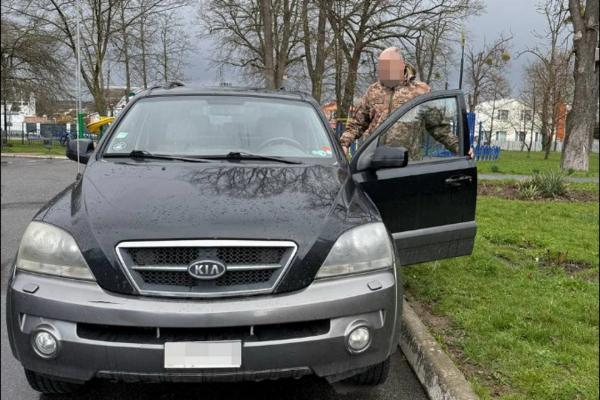 У Вінниці школярі ліцею №36 передали захисникам вже другу автівку У Вінниці школярі ліцею №36 передали захисникам вже другу автівку