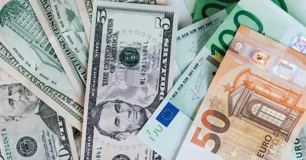 Що буде з доларом та євро до кінця травня: купувати чи чекати