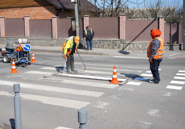 У Вінниці оновлюють розмітку на дорогах