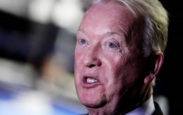 Воррен грозить Усику судом, закликаючи його погодитися на бій із Кабаєлом Воррен грозить Усику судом, закликаючи його погодитися на бій із Кабаєлом