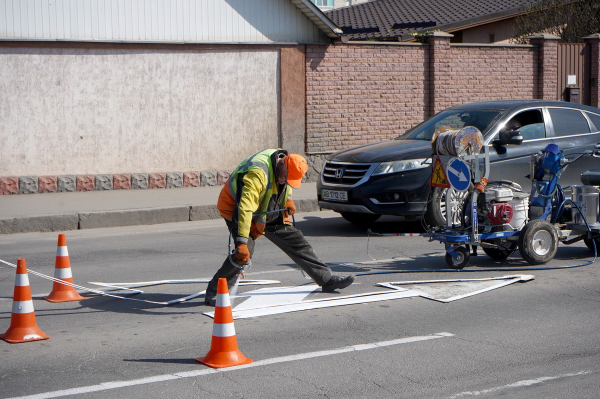 У Вінниці оновлюють розмітку на дорогах