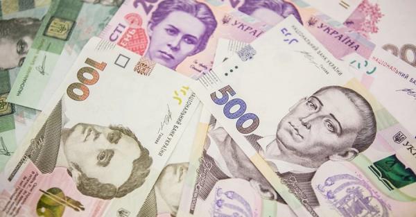 Перерахунок пенсій, виплата 1500 грн та оновлені лікарняні: що чекає на українців в квітні