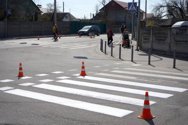 У Вінниці оновлюють розмітку на дорогах