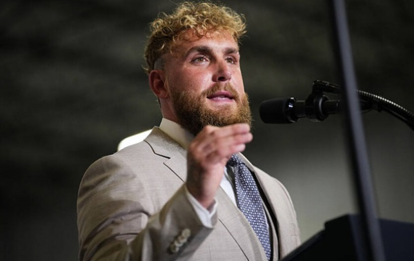 Екссуперник Джошуа розглядає можливість бою з Усиком