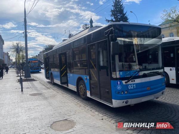 У Вінниці став транспорт через обрив контактного дроту на площі Калічанській