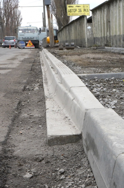 У Вінниці на Зулінського встановлюють зупинки і мають садити дерева