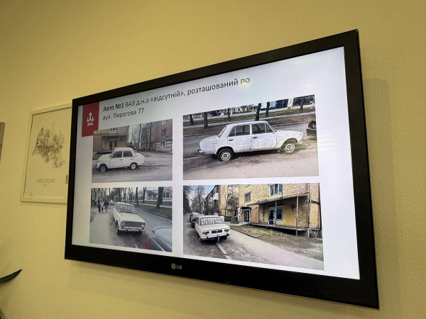 З вінницьких вулиць та дворів почали забирати покинуті машини