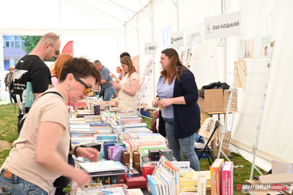 VinBookFest проходить у Вінниці: фоторепортаж з книжкового фестивалю