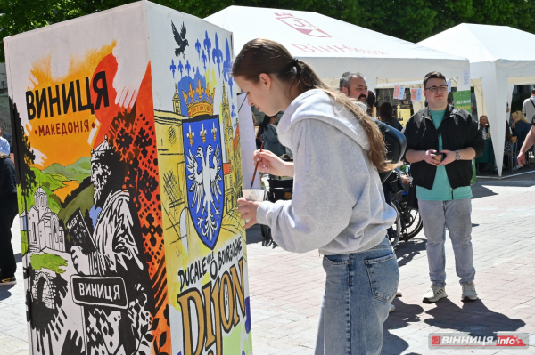 VinBookFest проходить у Вінниці: фоторепортаж з книжкового фестивалю