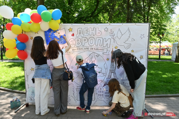 VinBookFest проходить у Вінниці: фоторепортаж з книжкового фестивалю