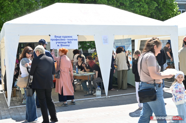 VinBookFest проходить у Вінниці: фоторепортаж з книжкового фестивалю