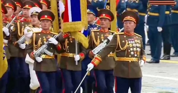 Парад в Москві - без інтернету, військової техніки, але з північнокорейськими солдатами