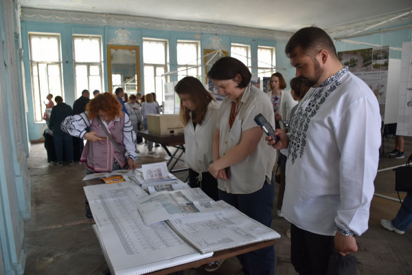 У Білій залі відкрили лімітовану виставку про архітектурну історію Вінниці