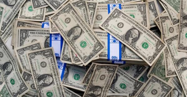 Долар різко подорожчав у великих українських банках 12 травня
