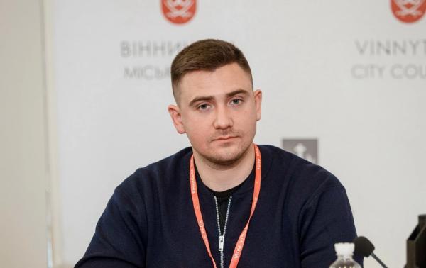 Мер Вінниці перевів старосту на нову керівну посаду в мерію