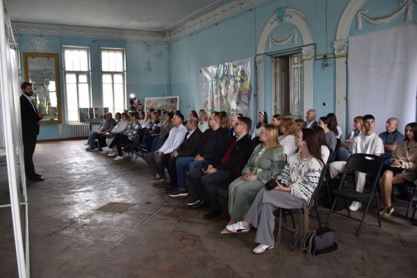 У Білій залі відкрили лімітовану виставку про архітектурну історію Вінниці