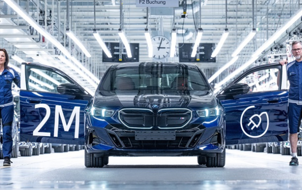 BMW випустила двохмільйонний електромобіль