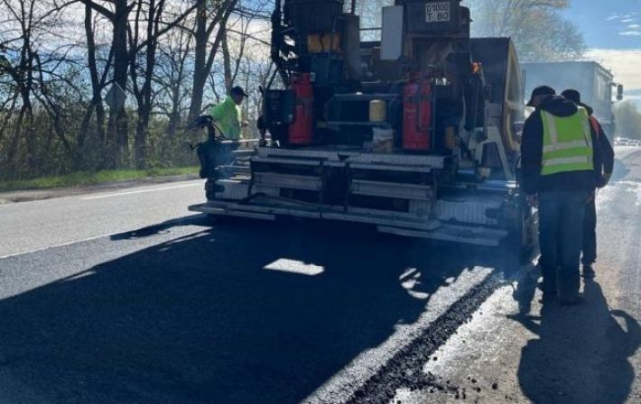 Ремонт дорог в Украине после зимы закончен: какие трассы "залатали"