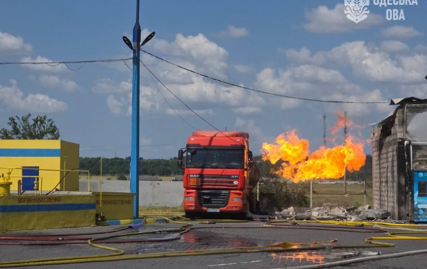 В Одесі "шахед" атакував АЗС: загорівся газовоз