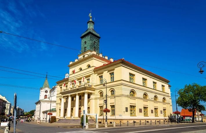 Исторические споры: с мэрии Люблина демонтировали флаг Украины из-за нового наименования подразделения ССО