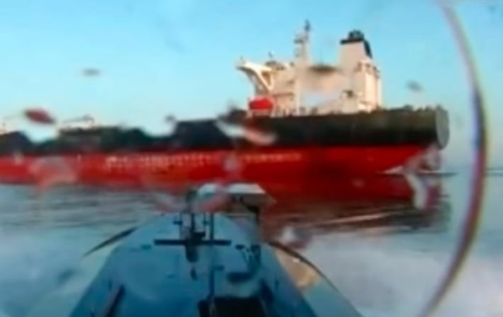 Морской дрон Sea Baby поразил танкер «теневого флота» России возле Ялты