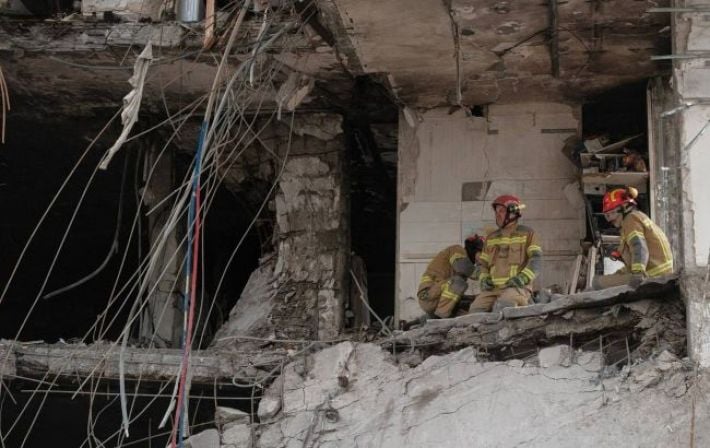 В Киеве спасатели обнаружили под завалами еще двух погибших: число жертв возросло