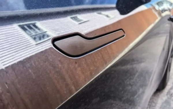 Tesla відкликає рекордні 3 млн авто у Китаї Tesla відкликає рекордні 3 млн авто у Китаї