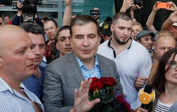 Де нові обличчя? Соцмережі про повернення СаакашвіліСюжет Де нові обличчя? Соцмережі про повернення СаакашвіліСюжет