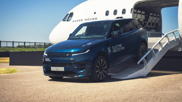 Range Rover представил свой первый электромобиль