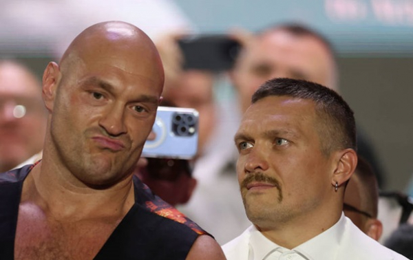 Сенсаційний розворот: Усик натякає на трилогію з Ф&rsquo;юрі