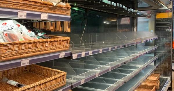 Паніка сильніша за дефіцит: чому кияни скуповують продукти після обстрілів Паніка сильніша за дефіцит: чому кияни скуповують продукти після обстрілів