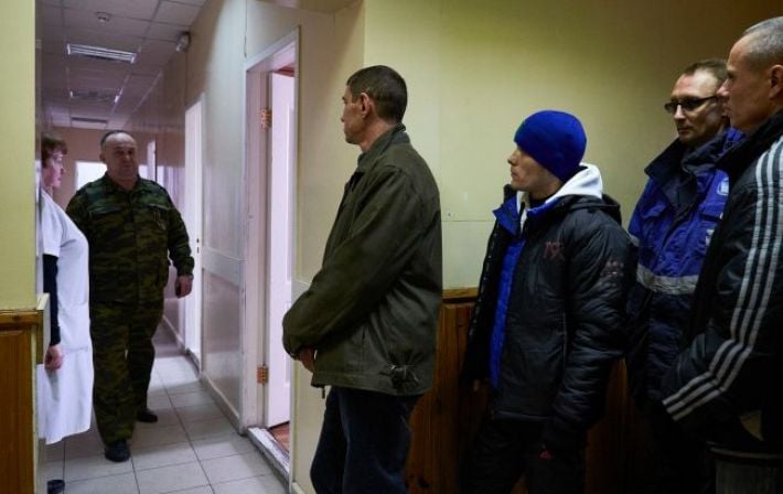 Элиты РФ готовятся к новой мобилизации: чиновники вывозят семьи и активы за границу