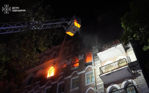 Вибух у багатоповерхівці в Одесі: поранені рятувальники і медик Вибух у багатоповерхівці в Одесі: поранені рятувальники і медик