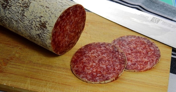 Опасную польскую салями могут продавать в Украине: в продукте обнаружили бактерию, вызывающую инфекцию