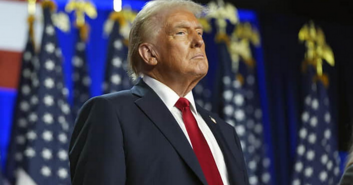«Падение до антирекорда»: рейтинг Трампа снизился до 31% за две недели до промежуточных выборов в Конгресс США